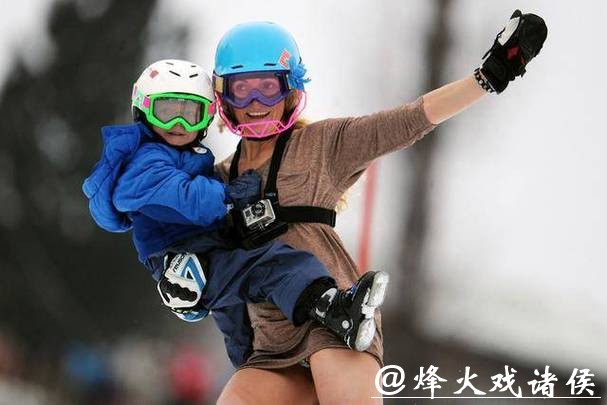 米兰冬奥｜“母子档”书写童话，高山滑雪老将施莱珀与儿子同届参赛创造历史